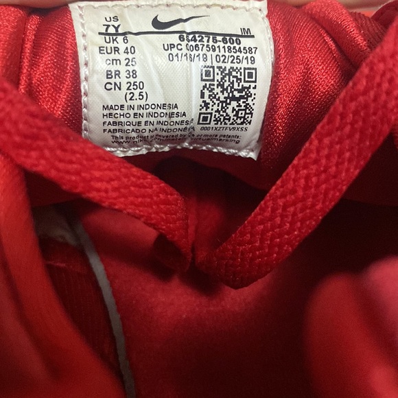 Nike Huarach - Red & White pairs - No Nike box. Only worn 1 time by my child. - Picture 5 of 15